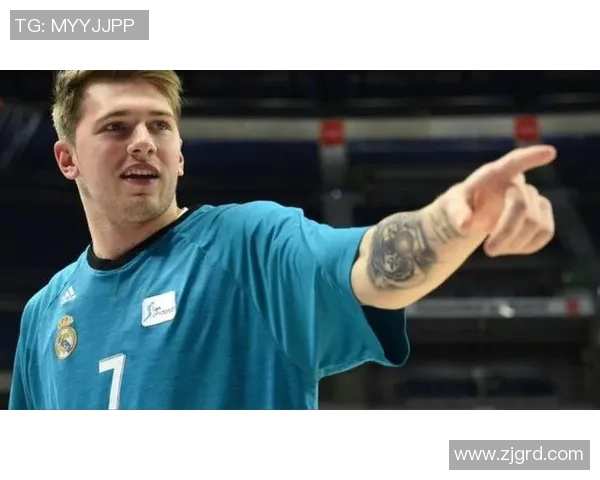 足球巨星炫酷小腿纹身揭秘彰显个性与热血激情